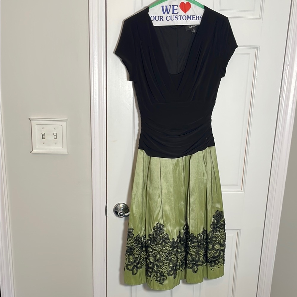 Chic Black and Green Dress with Lace Accents